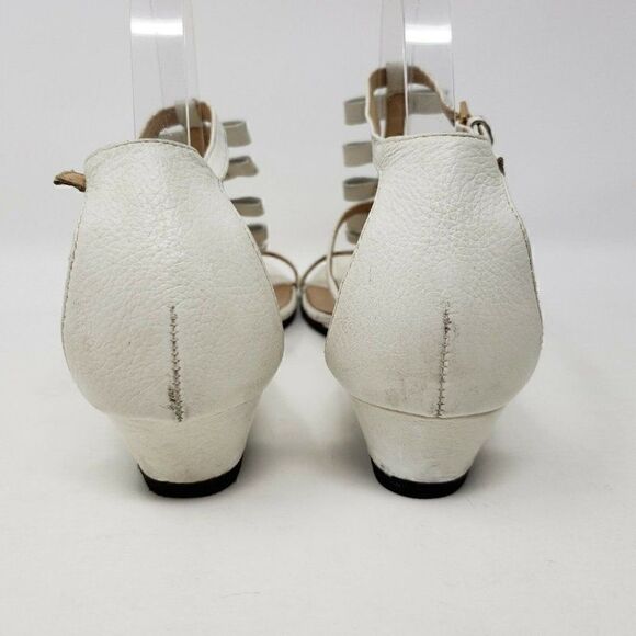 KATE SPADE  WHITE GOLD STRAPPY STUDDED SANDALS 9 M - Picture 4 of 10